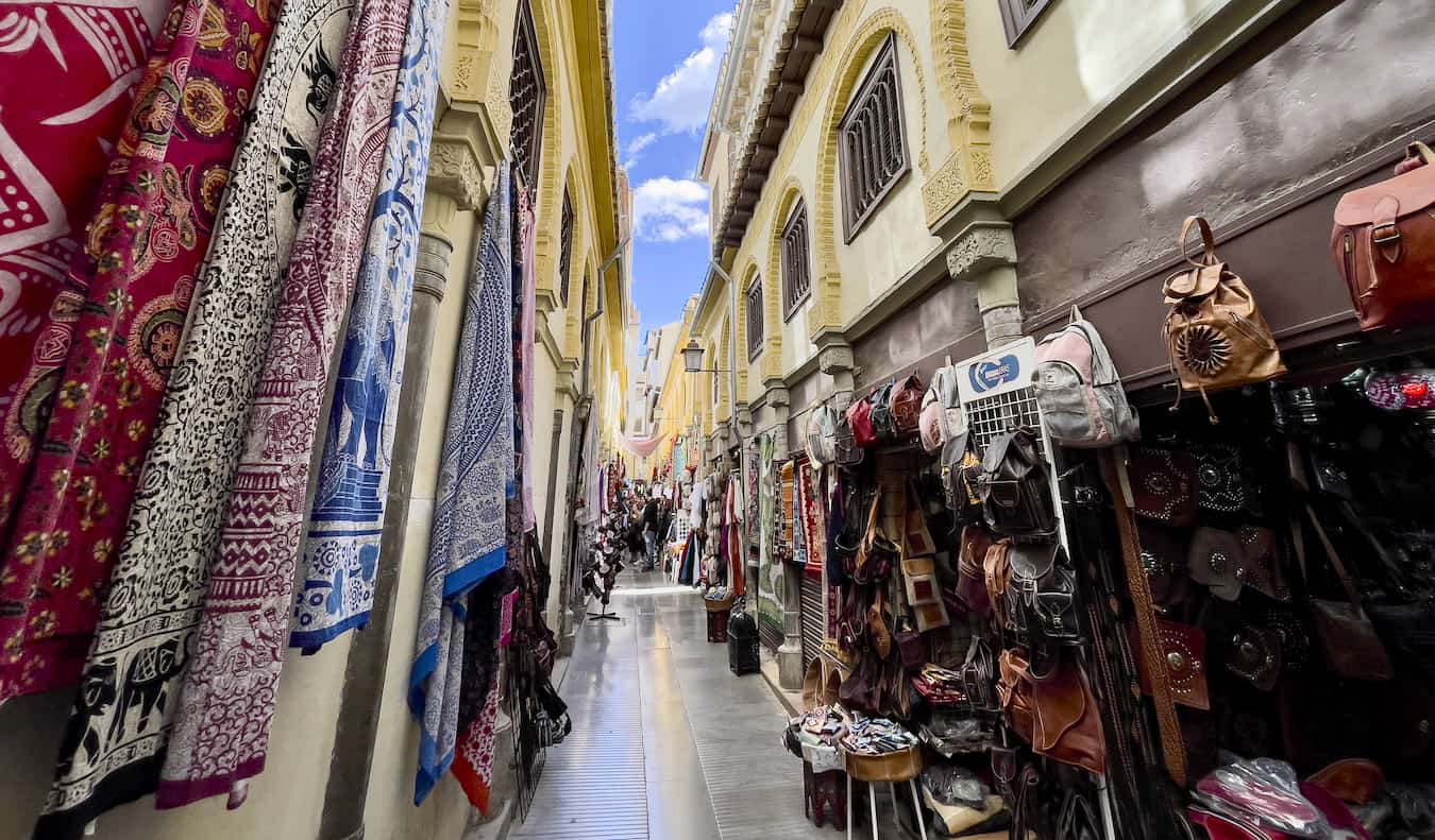 Las callejuelas del antiguo barrio judío de Granada, España