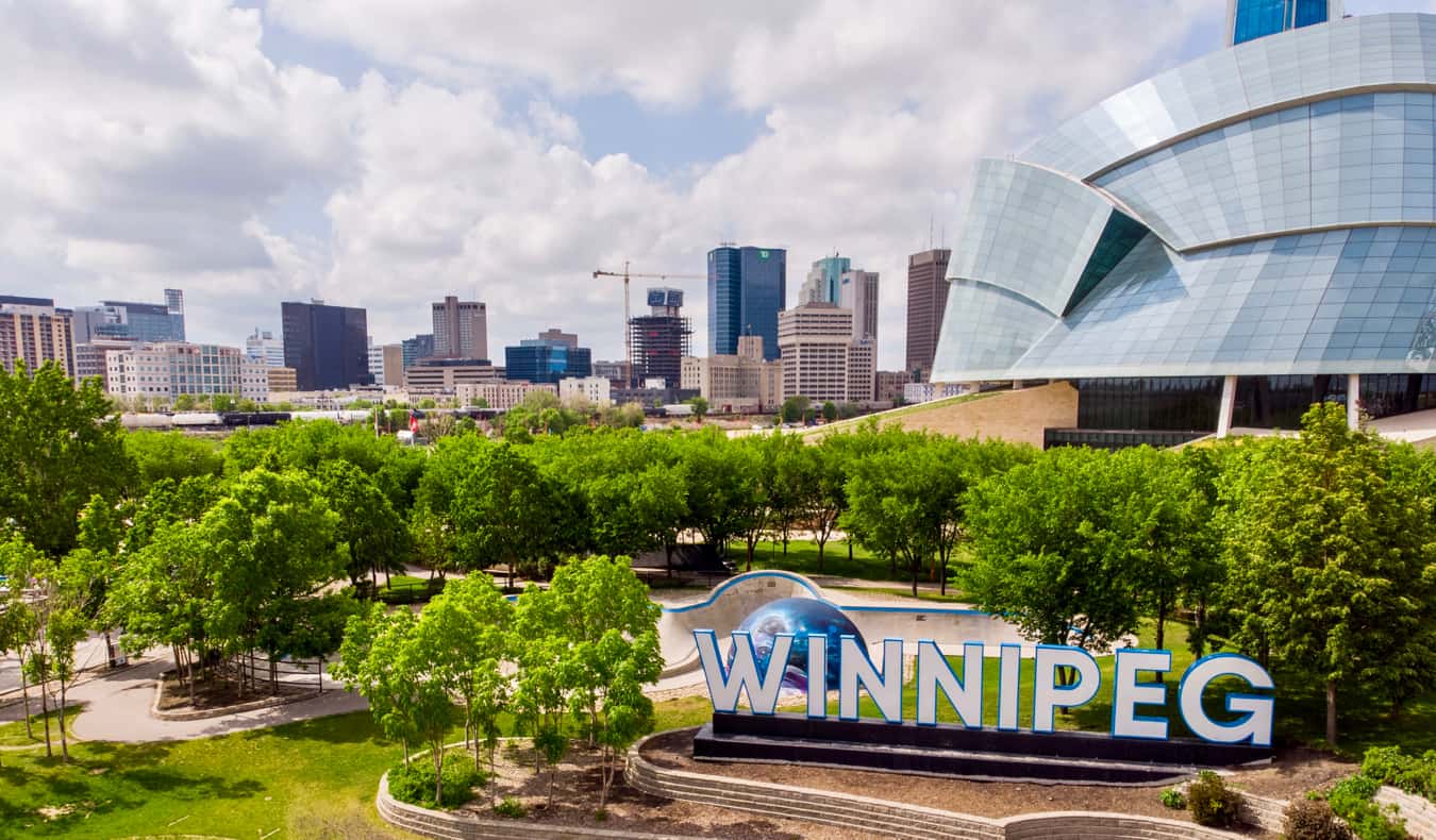 La ciudad de Winnipeg, Canadá durante los cálidos meses de verano