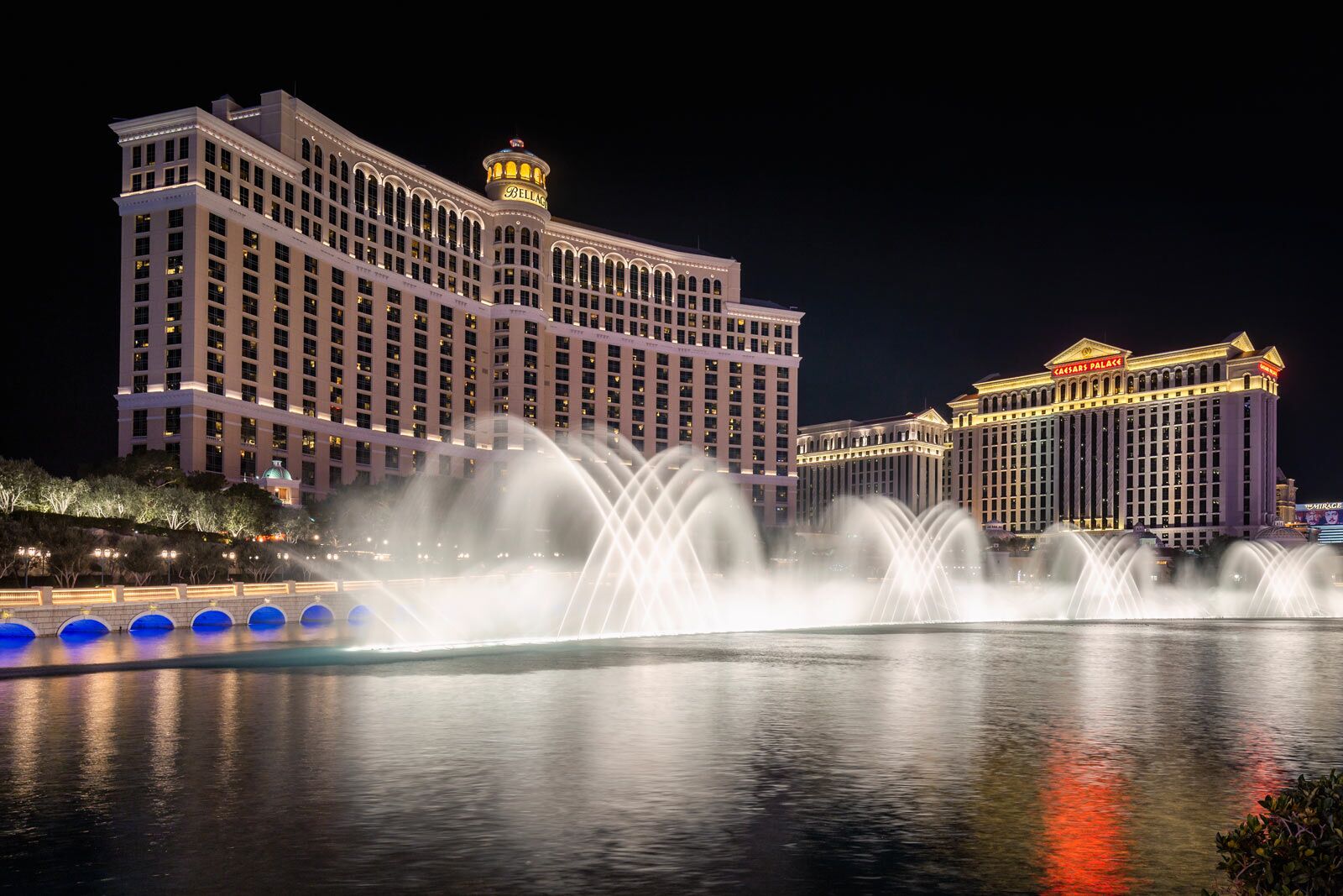 Fuente del Bellagio por la noche en Las Vegas