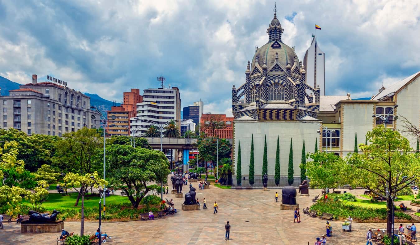 Locales paseando por el centro de Medellín, Colombia