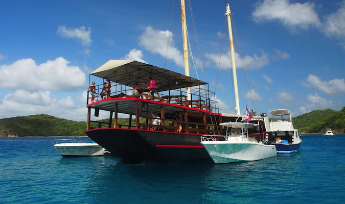 bar flotante llamado willy t's en las islas vírgenes