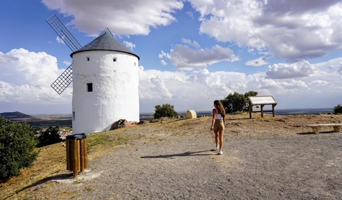 Natasha, una viajera en solitario y profesora de inglés en España explorando