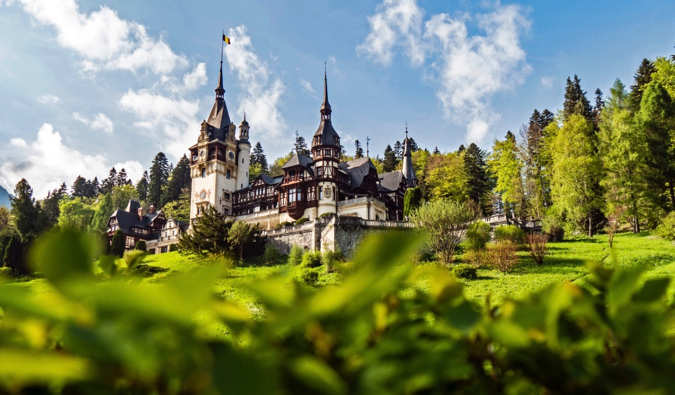 Uno de los muchos castillos históricos y pintorescos de Transilvania, Rumanía