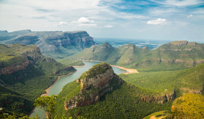 Las colinas y montañas exuberantes de Sudáfrica