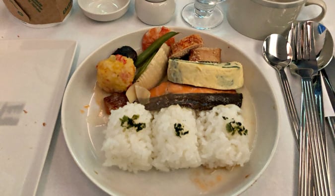 Desayuno a bordo del Dreamliner de Singapore Airlines