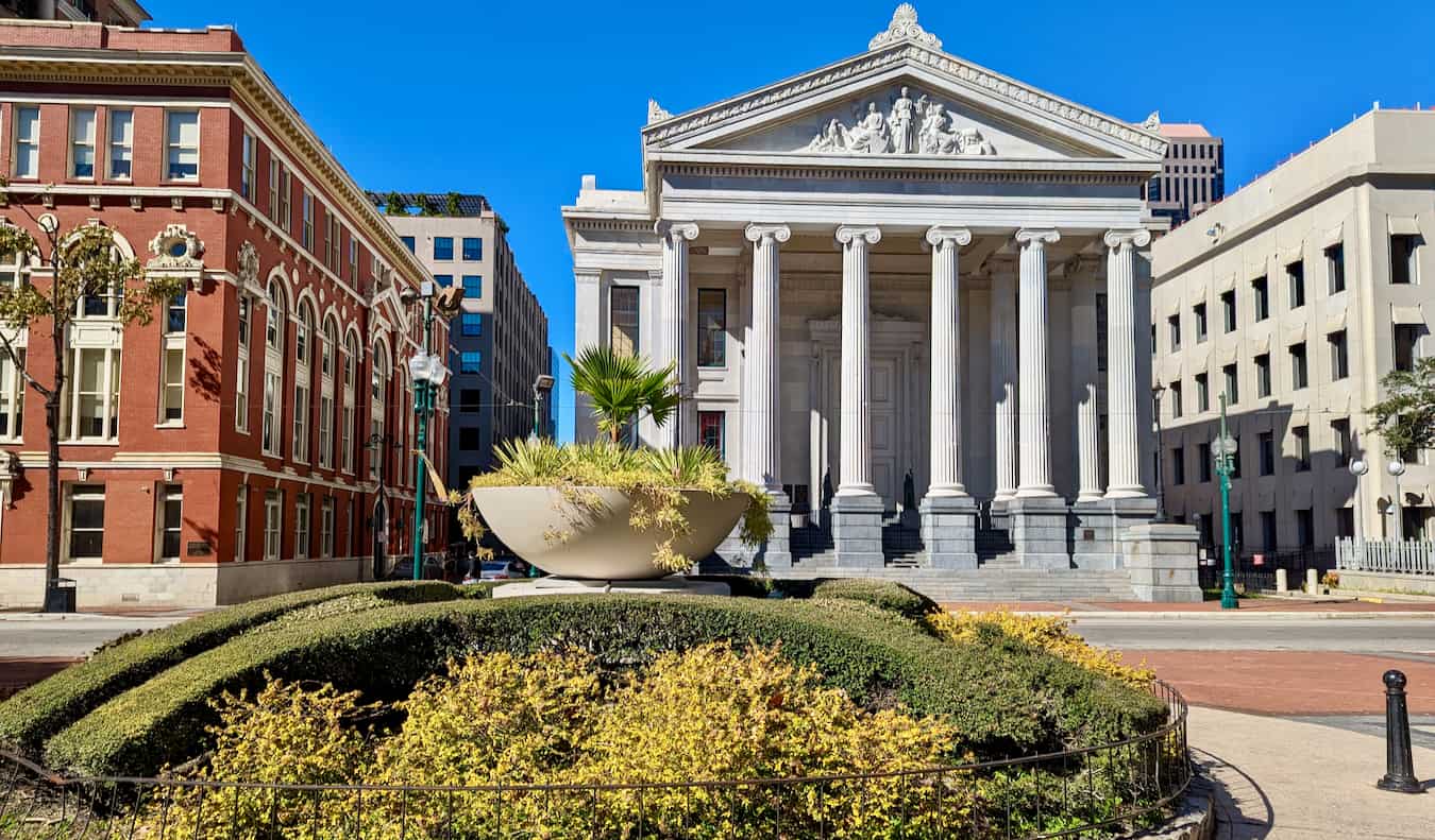 Lafayette Square en el Warehouse District de la soleada Nueva Orleans, LA