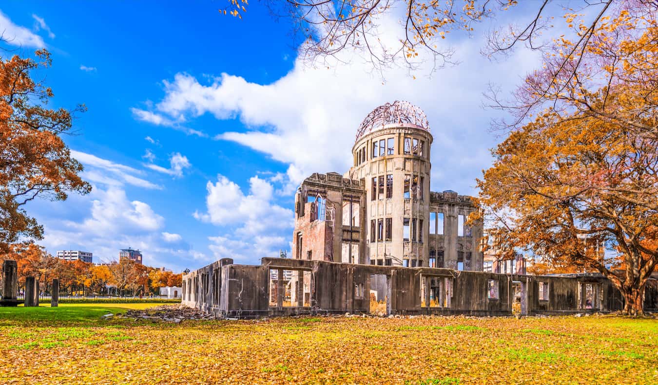 Las ruinas bombardeadas del sitio de la bomba atómica en Hiroshima, Japón