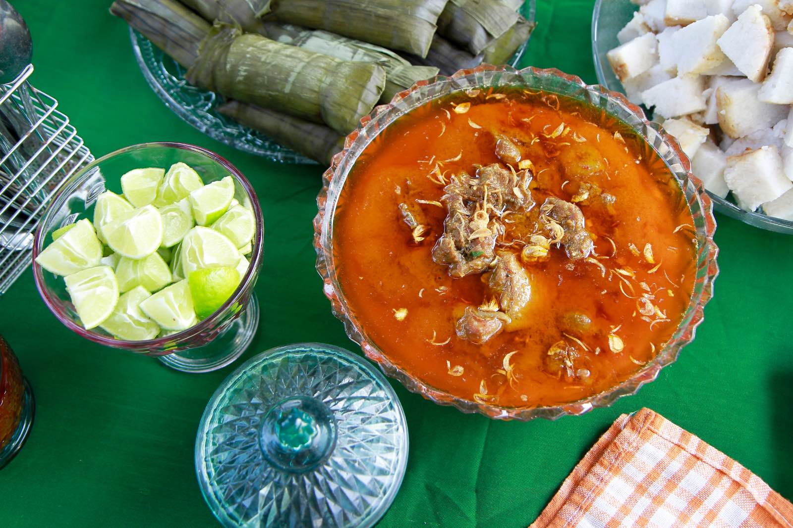 Comida indonesia Coto Makassar Guisado de maní y ternera