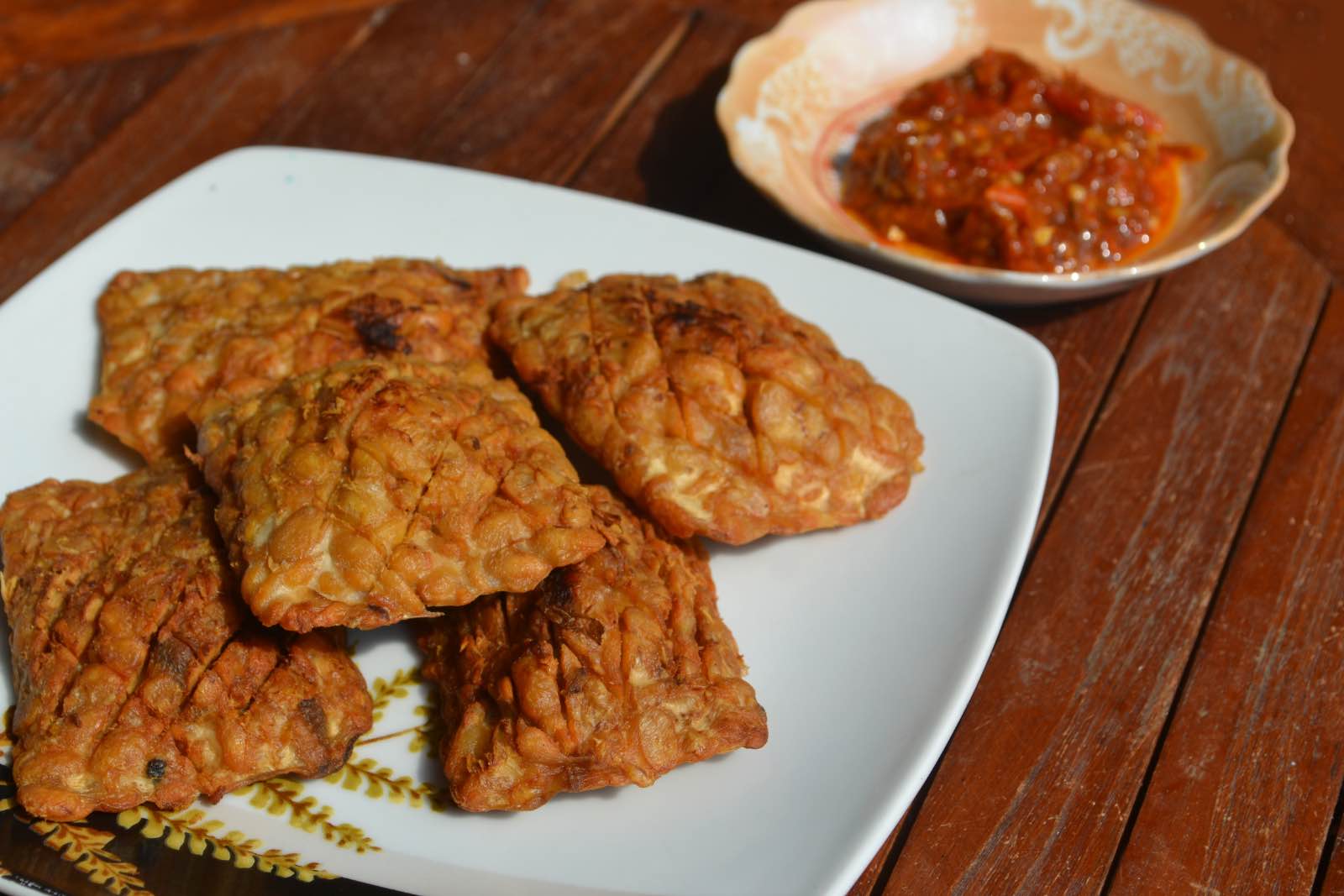 Comida indonesia Tempeh frito Empanada de soja frita