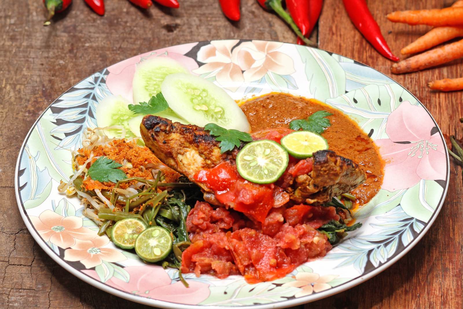 Comida indonesia Ayam Taliwang Pollo picante