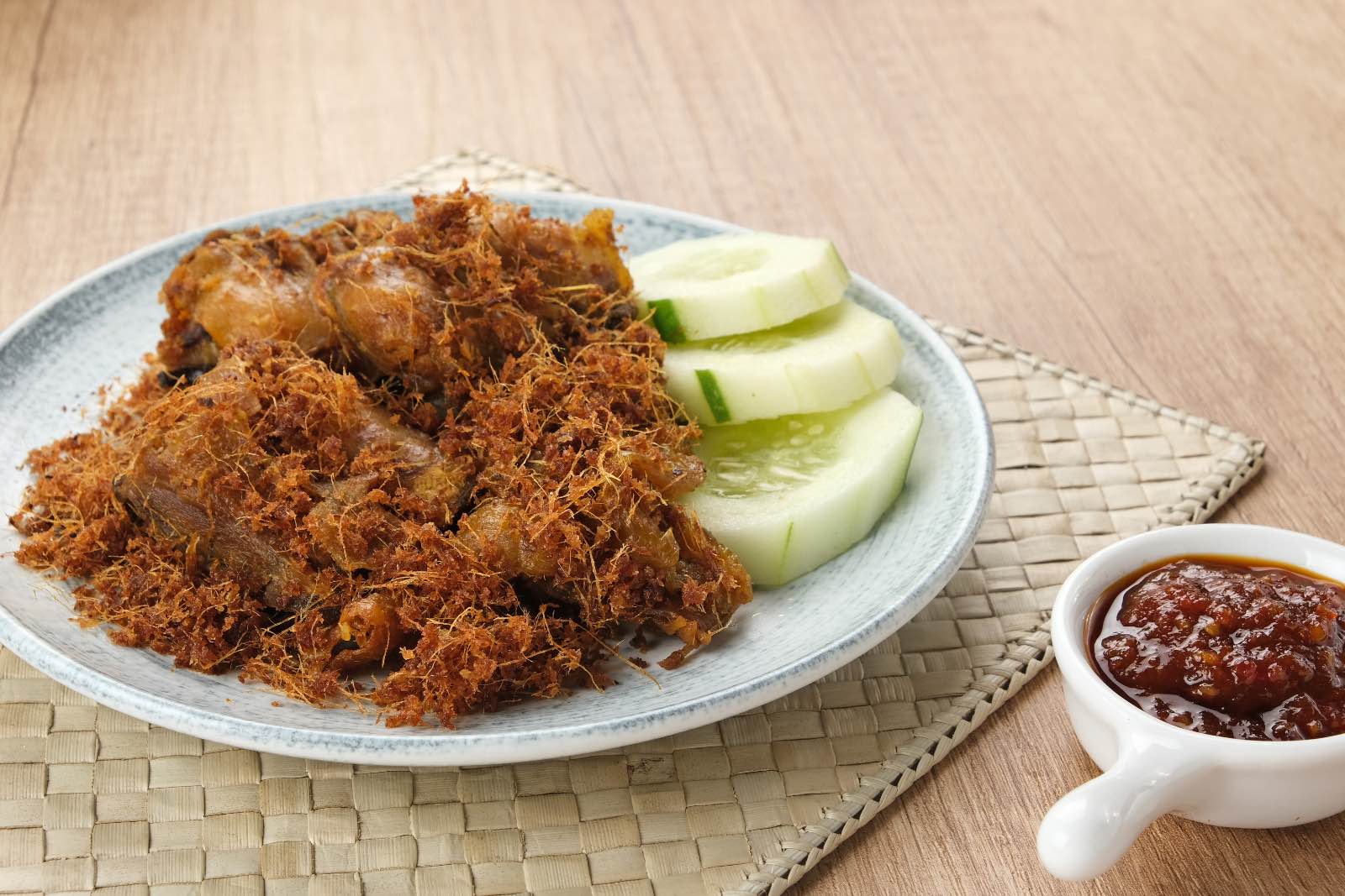 Comida indonesia Pollo frito Ayam Goreng