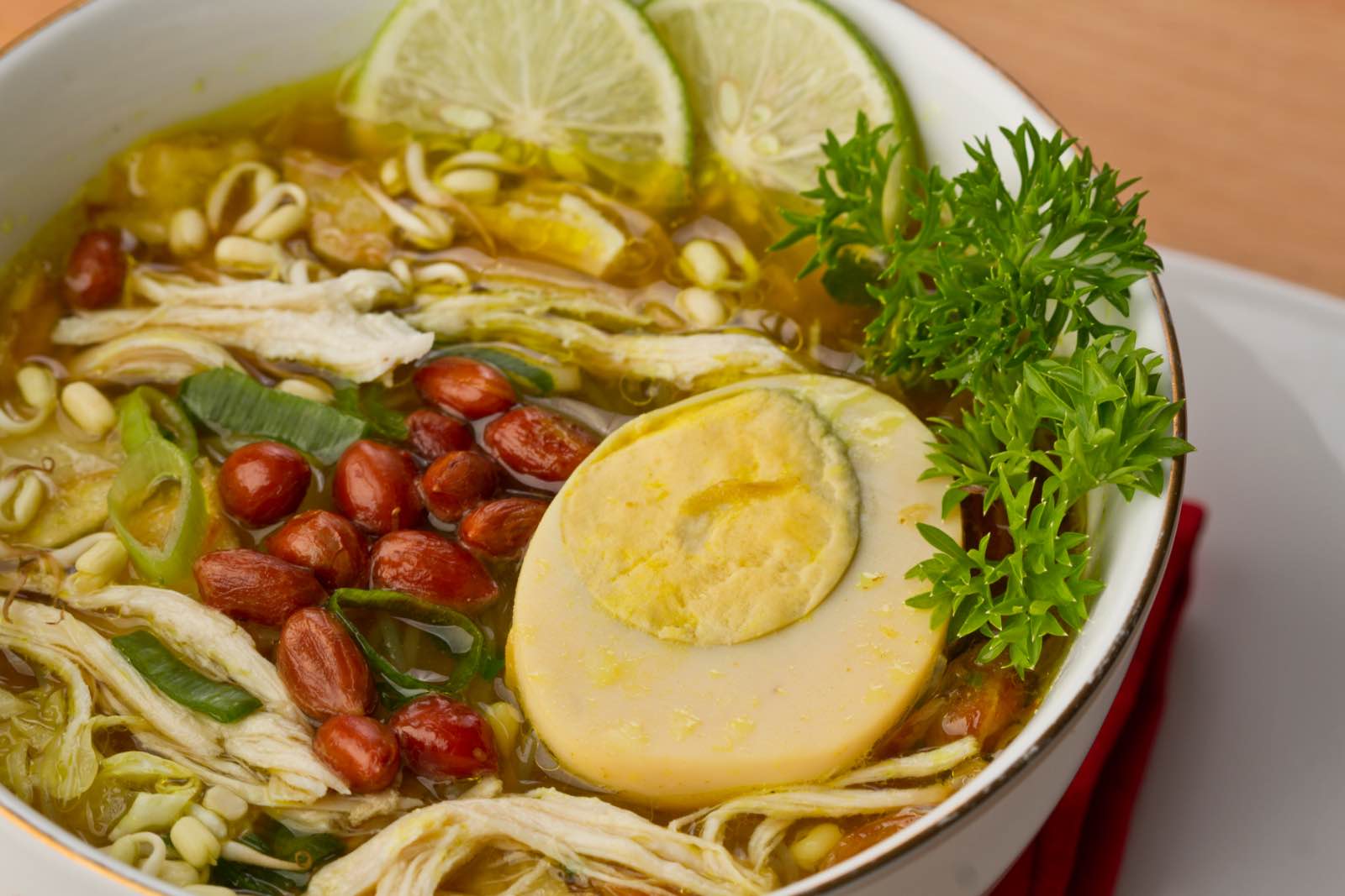 Comida indonesia Sopa de pollo Soto Ayam