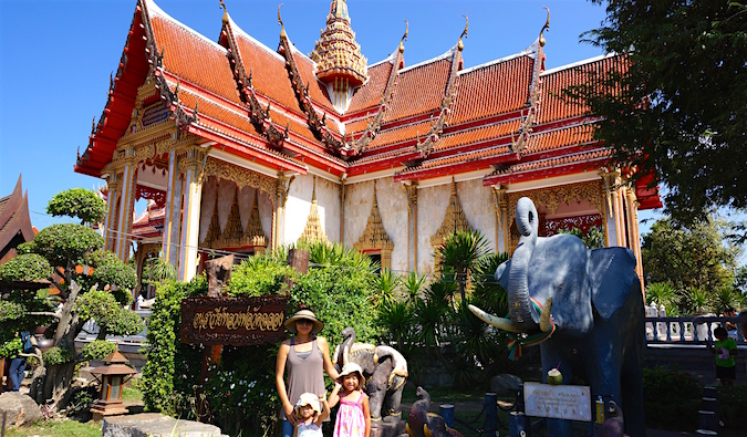 Esposa de Cliff y dos hijas en Tailandia