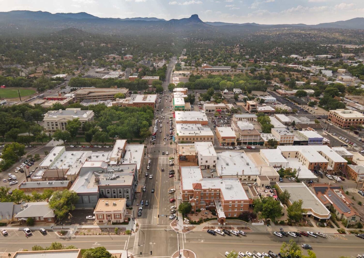 Encanto pintoresco de la ciudad pequeña de Prescott, Arizona