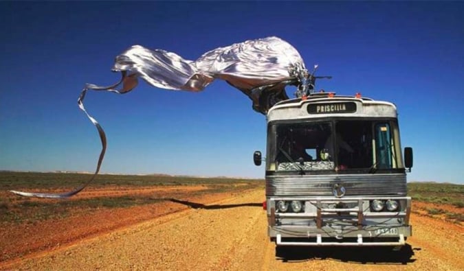 Una escena de Priscilla, la reina del desierto