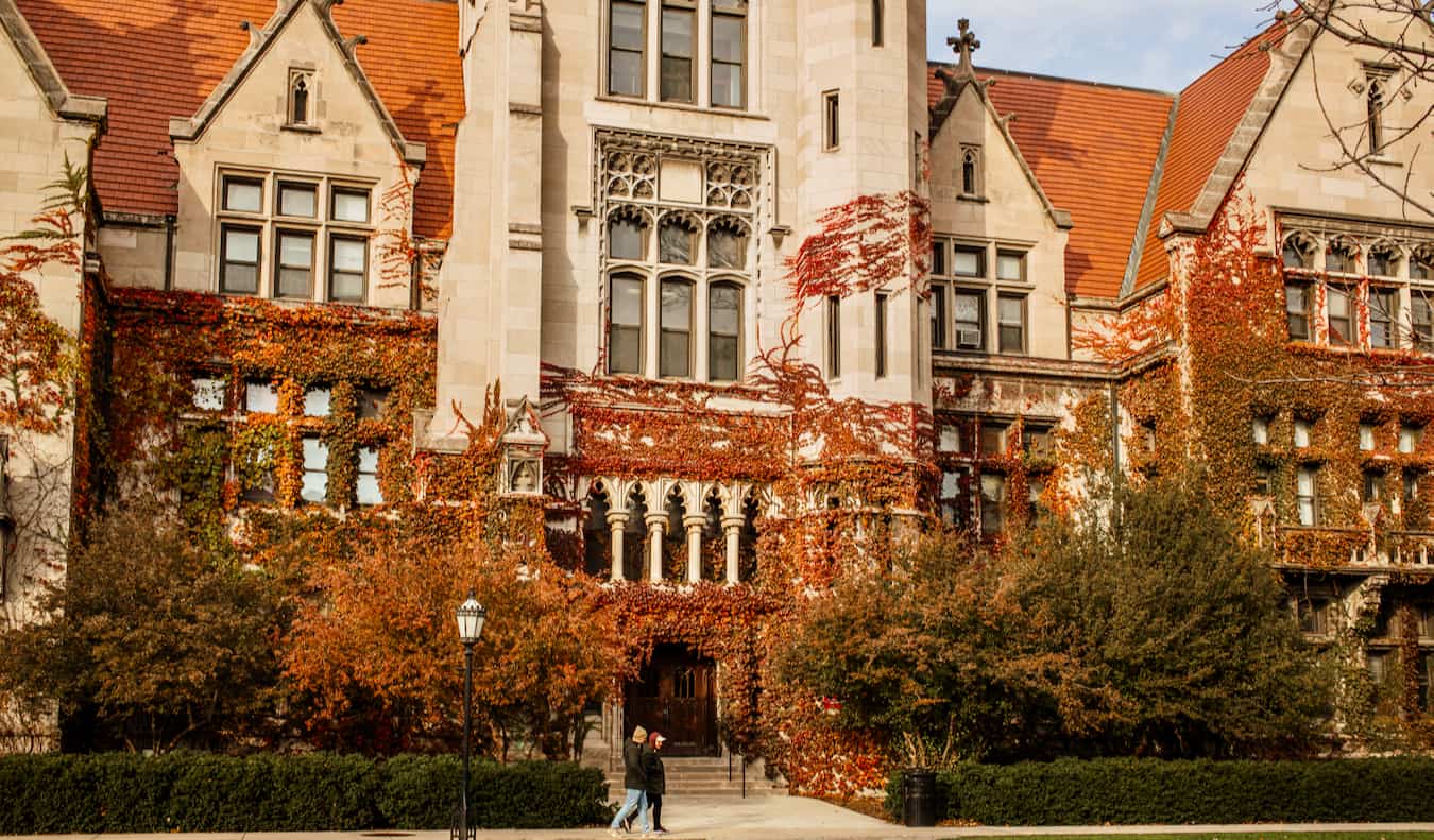 Un edificio histórico de la Universidad de Chicago en Chicago, IL