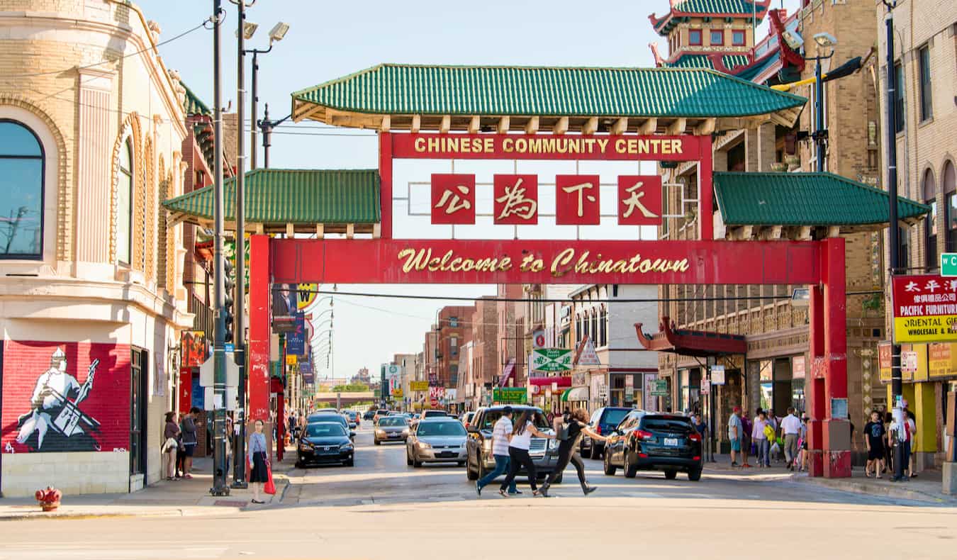 El emblemático cartel del barrio chino en el histórico barrio chino de Chicago