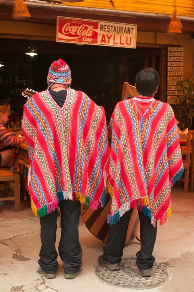 Hechos sobre el Perú Poncho peruano tradicional