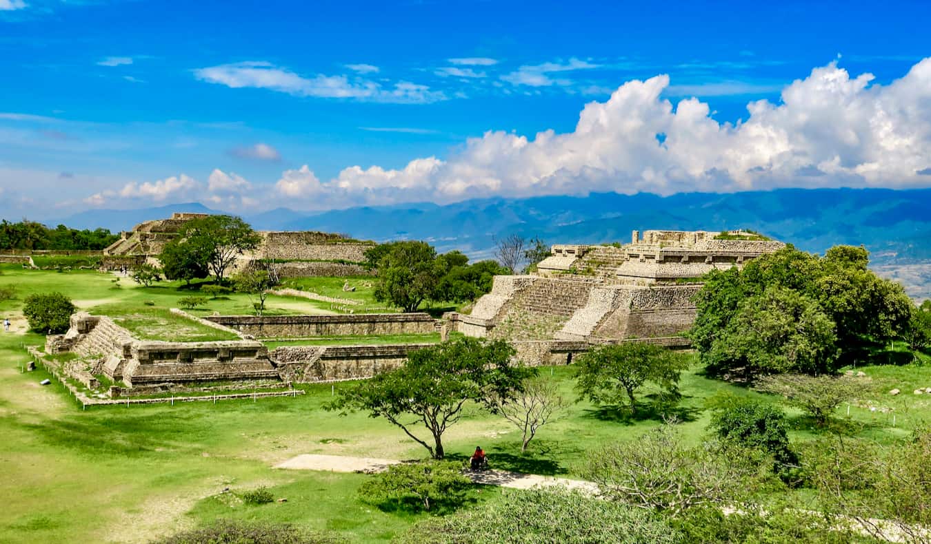 El antiguo sitio histórico de Monte Alban cerca de Oaxaca, México