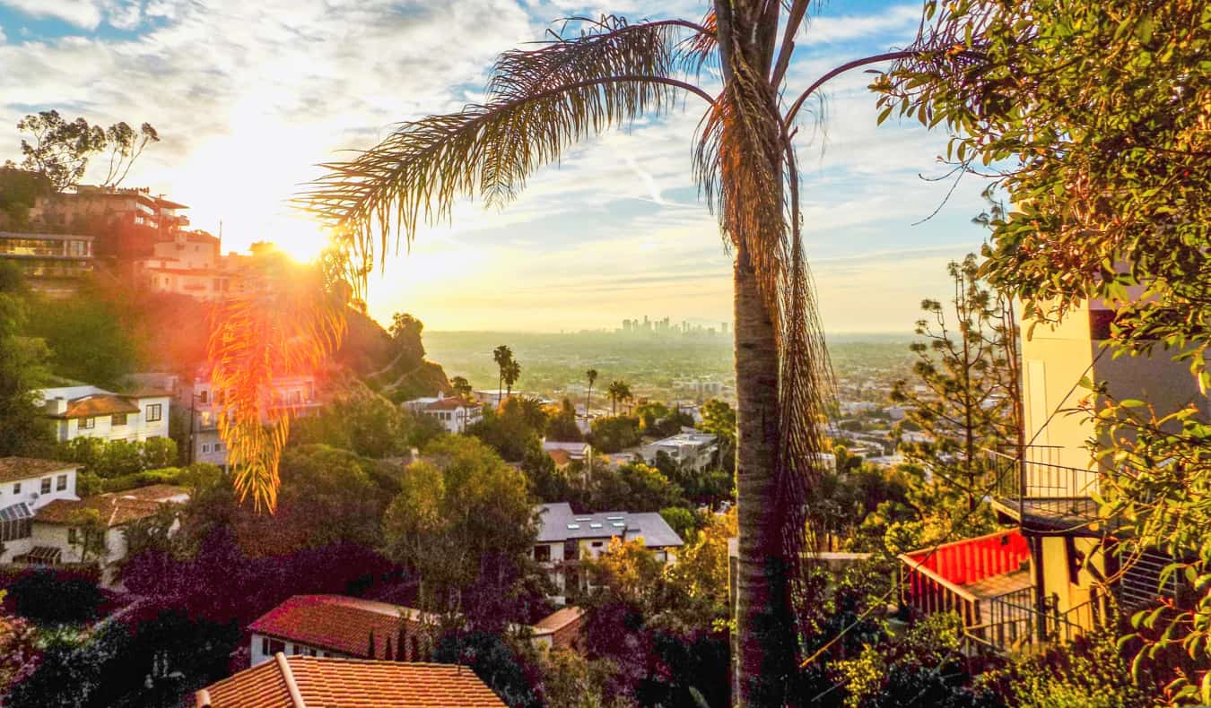 La vista sobre West Hollywood en Los Ángeles, EE.UU.