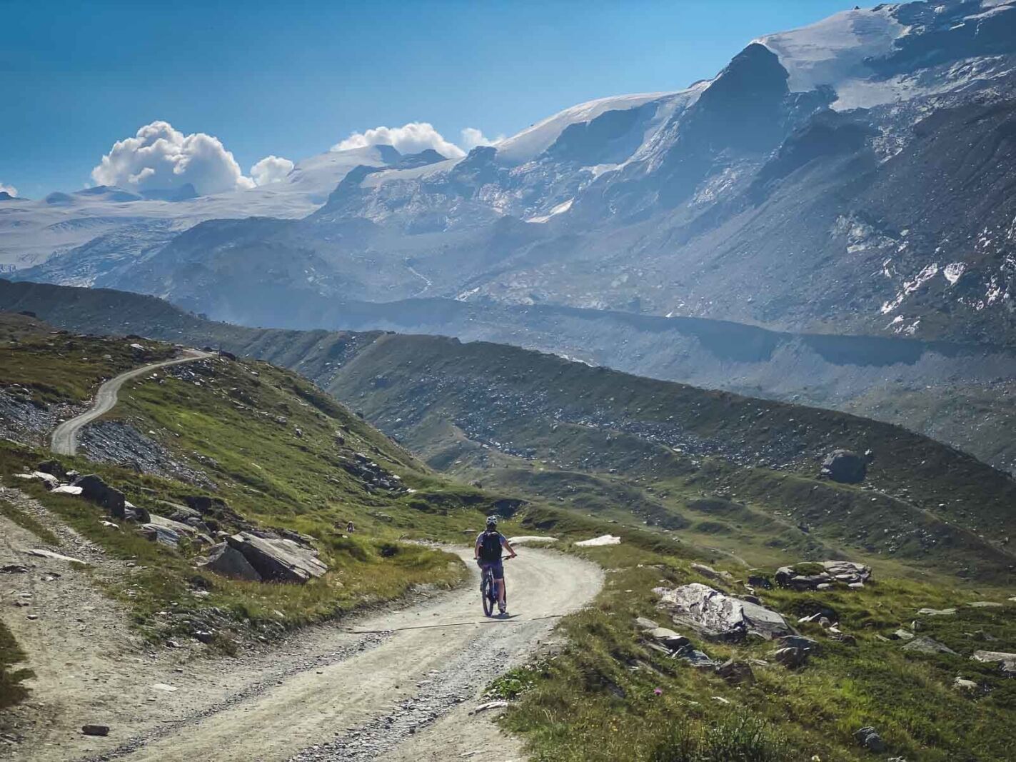 Descenso en bicicleta de montaña en Zermatt Suiza