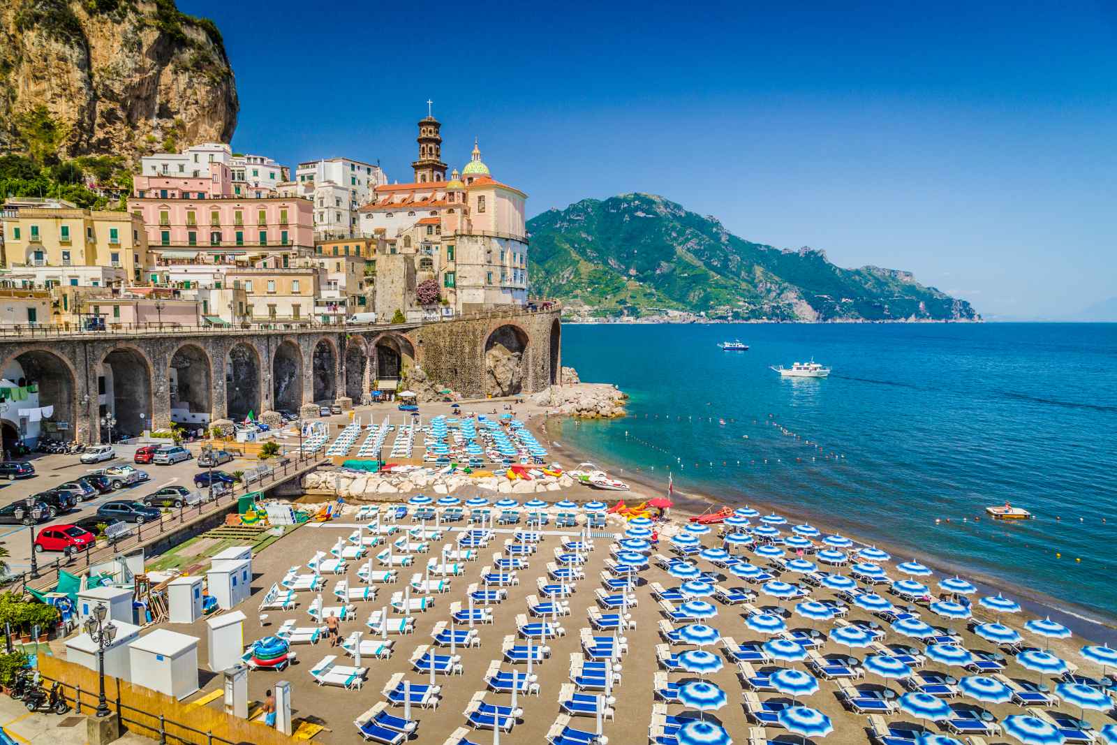 Pueblos de la costa de Amalfi Atrani