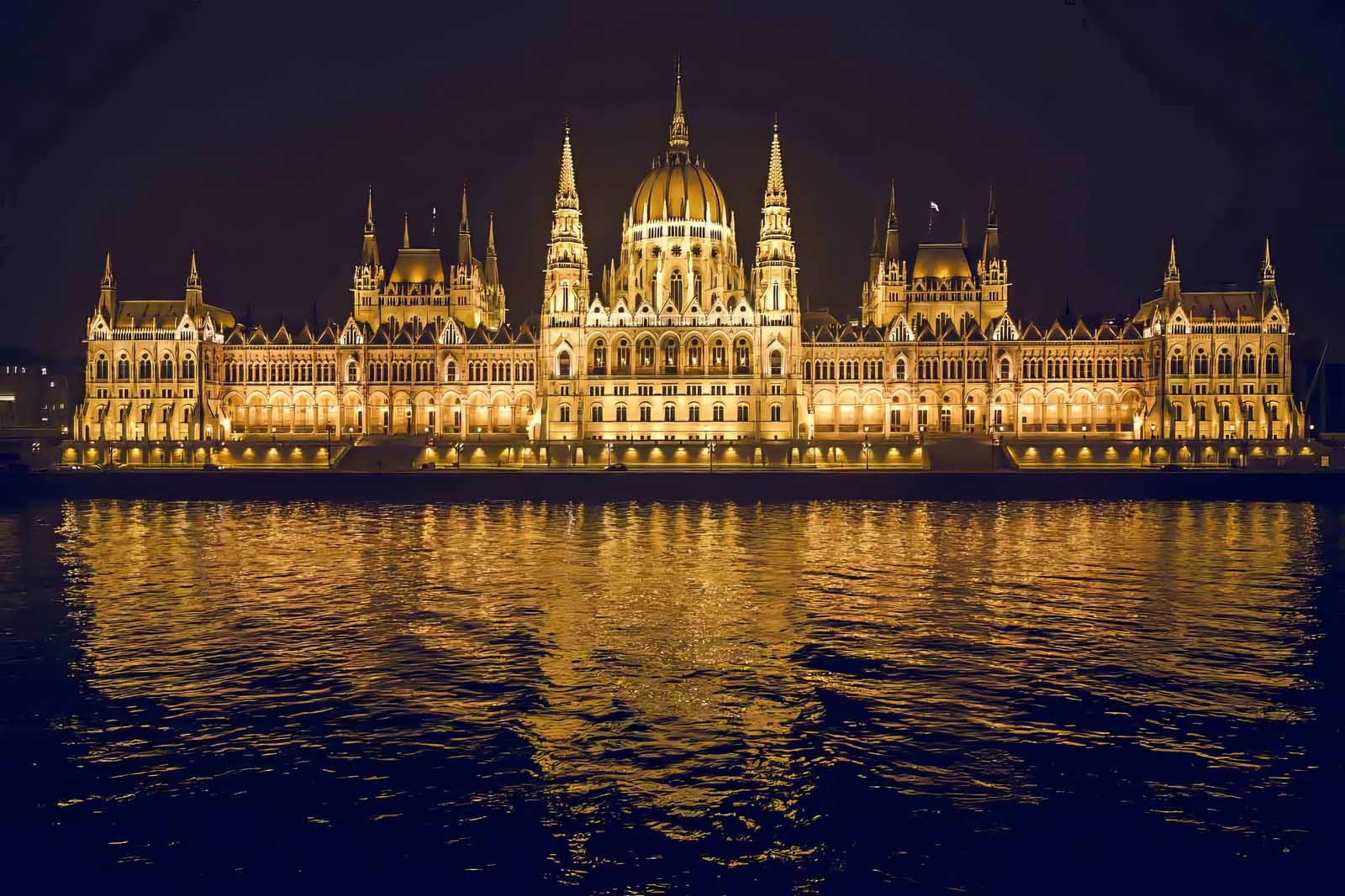 Las mejores cosas que hacer en Budapest Los edificios del Parlament