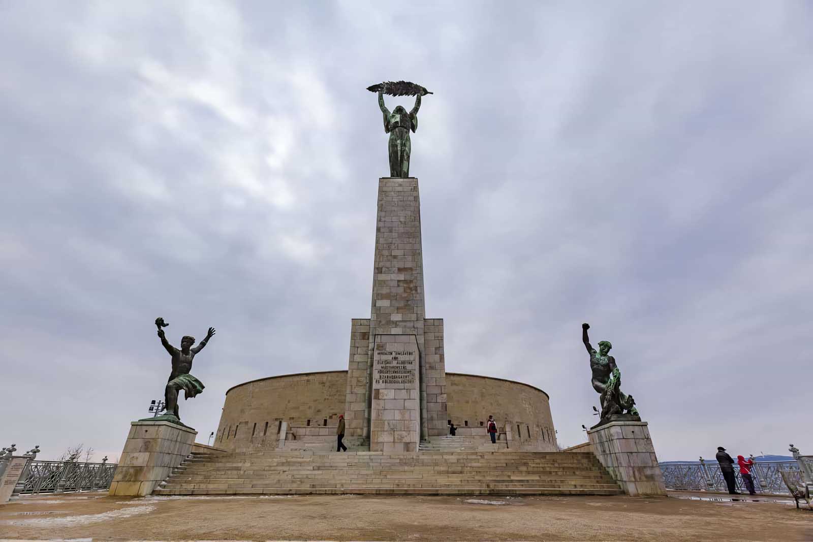 Las mejores cosas que hacer en Budapest Gellert Hill Liberty Statue