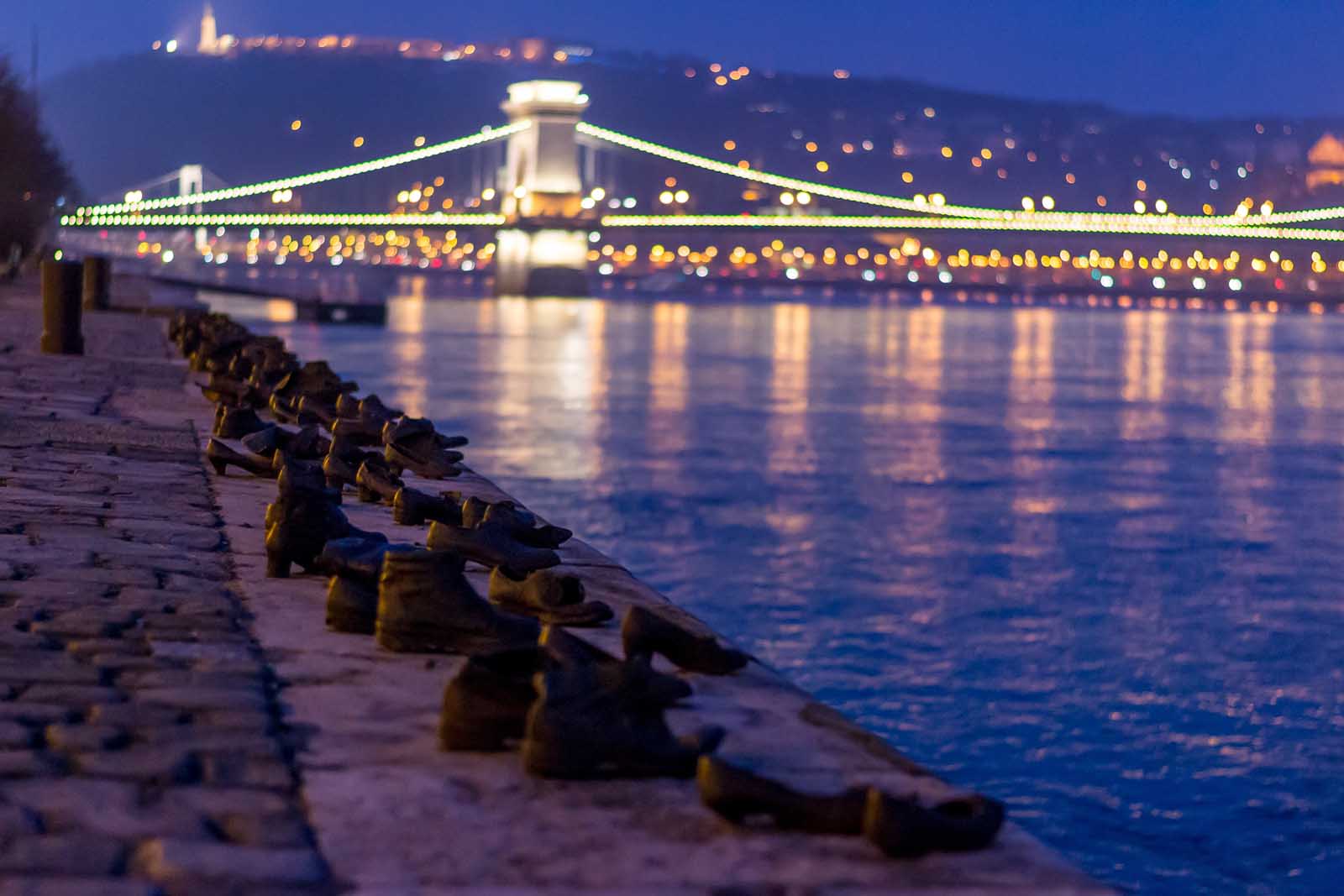 cosas que hacer en Budapest Shoes on the Danube Bank Memorial