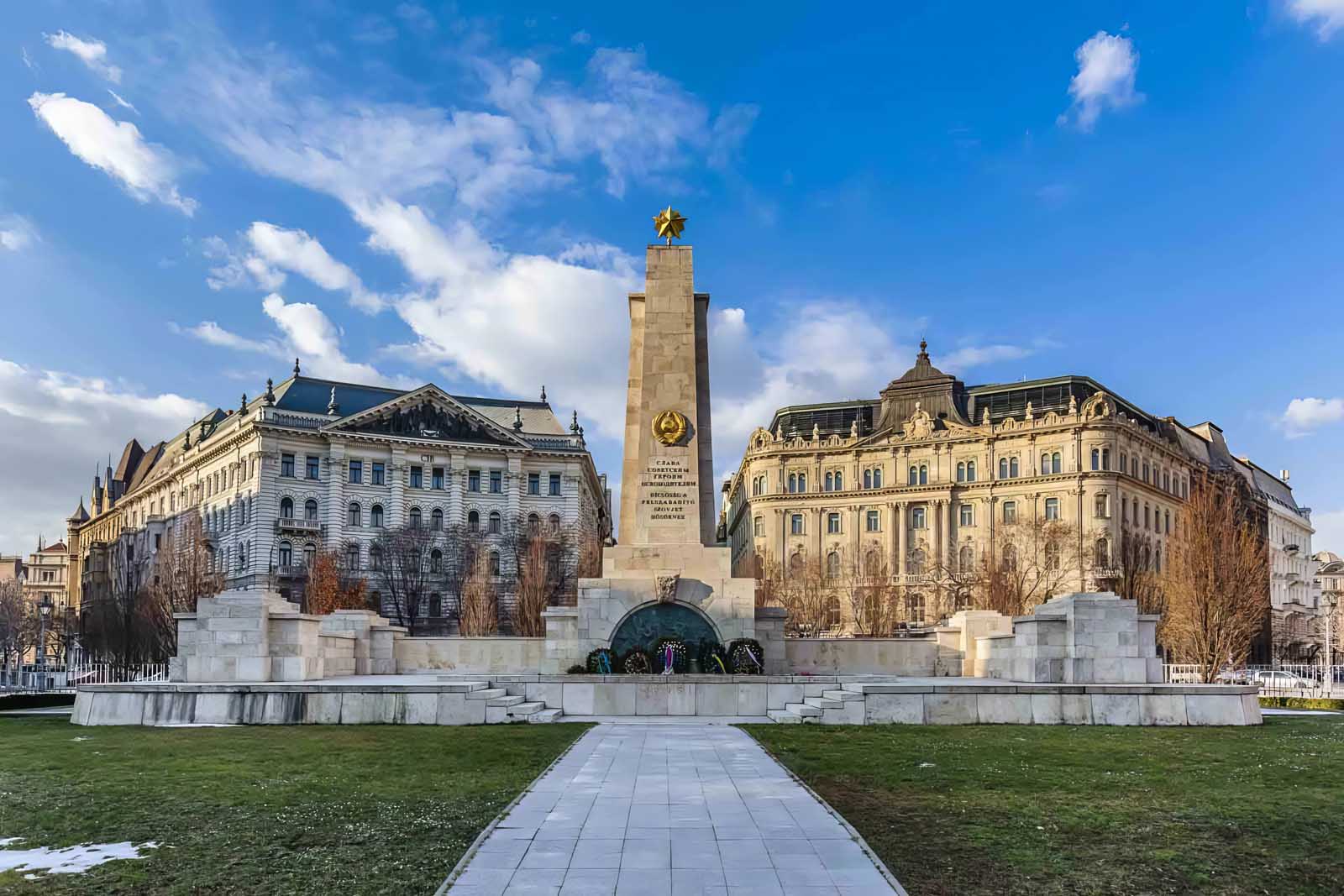 Qué hacer en la plaza de la Libertad de Budapest 