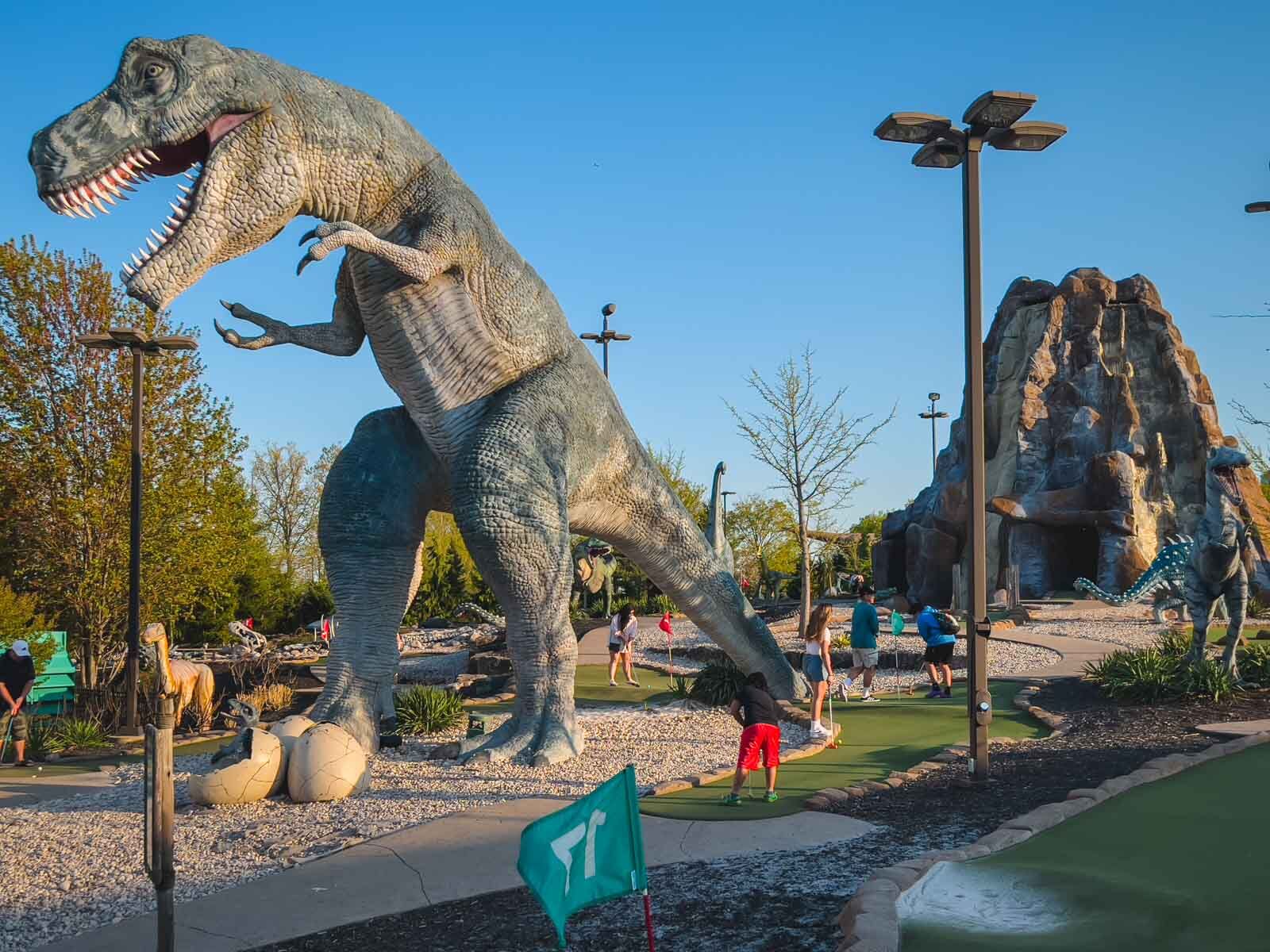 Clifton Hill fun Pass Niagara Falls Dinosaur Golf