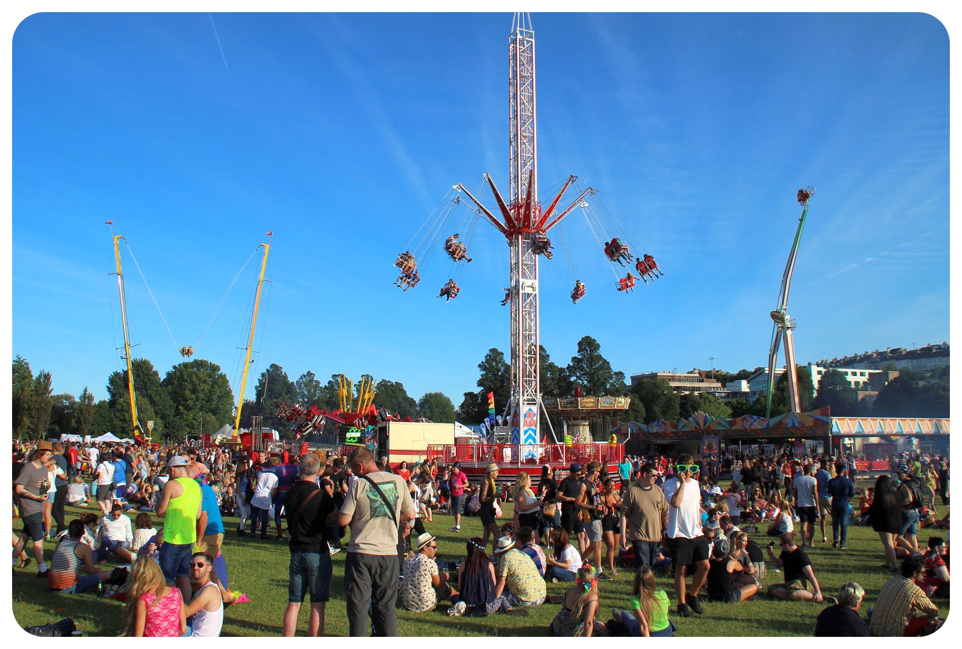 carruseles del recinto del festival del orgullo de Brighton