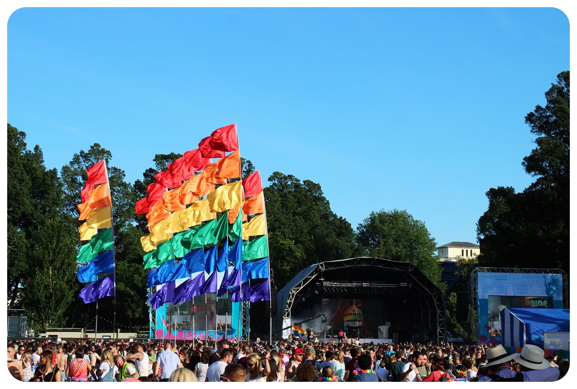 escenario principal del Brighton Pride Festival