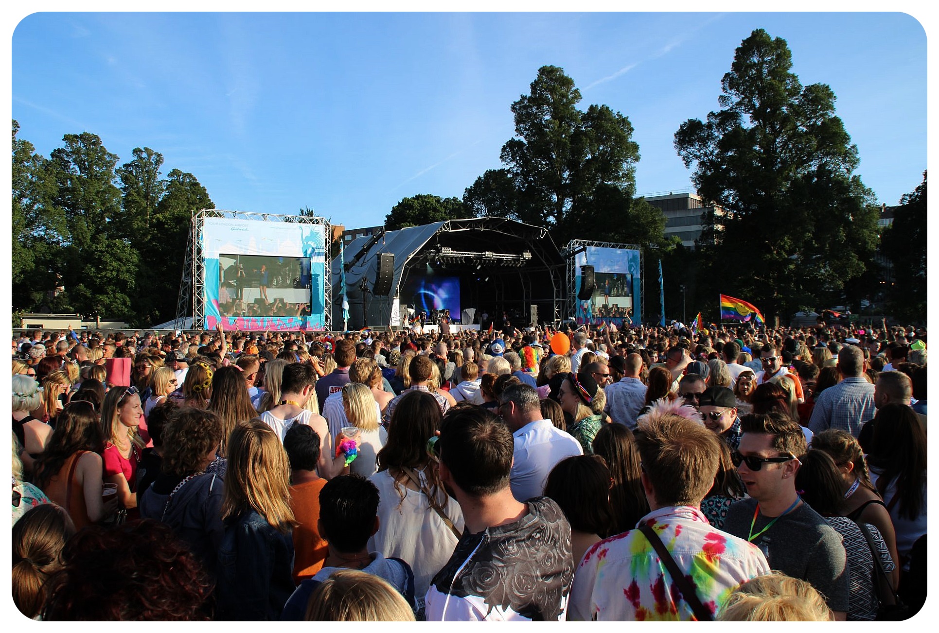 Escenario principal del Brighton Pride Festival1