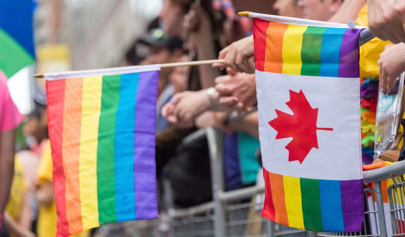 Gente celebrando el Pride en Toronto, Canadá