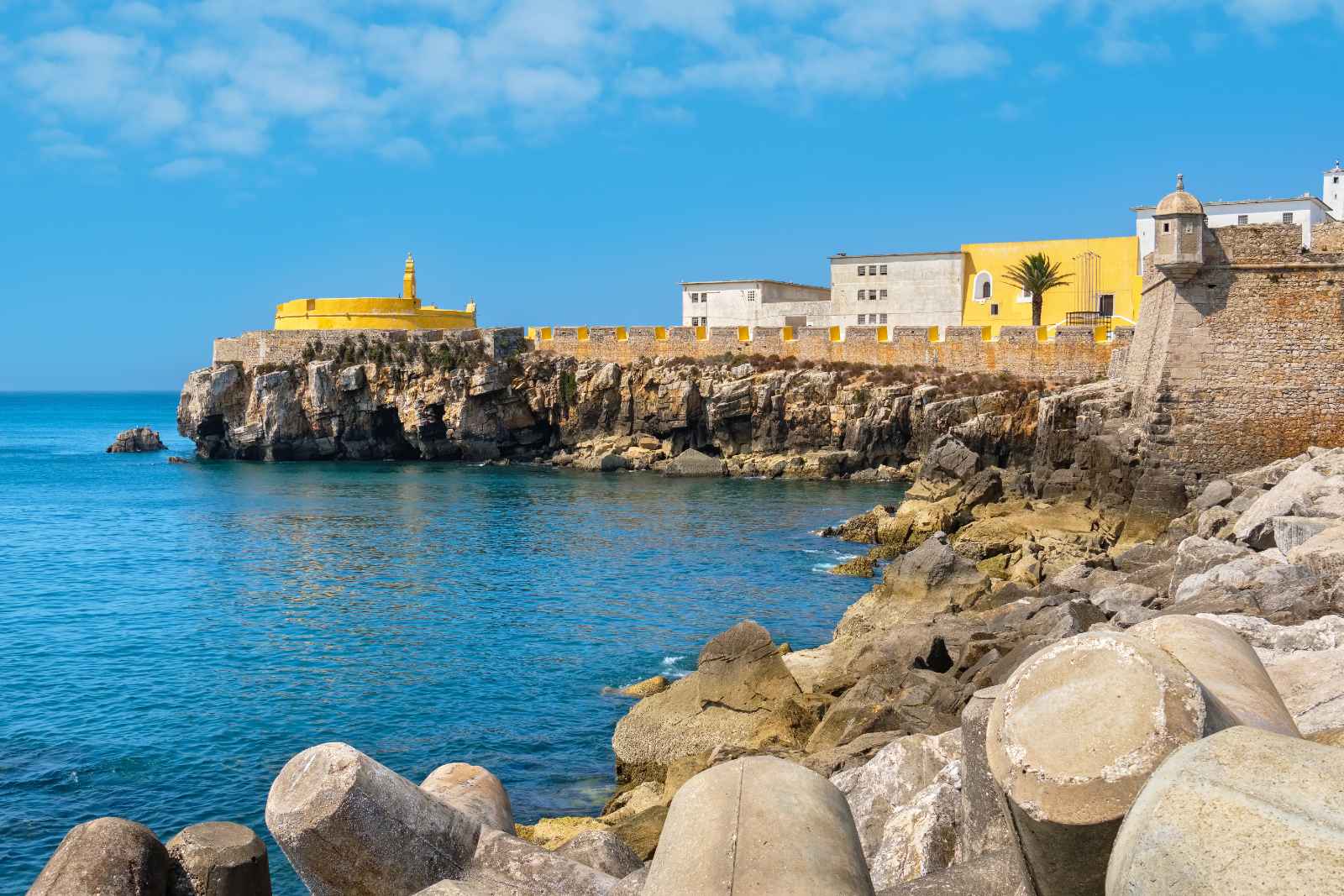 Las mejores excursiones de un día desde la fortaleza de Peniche de Lisboa