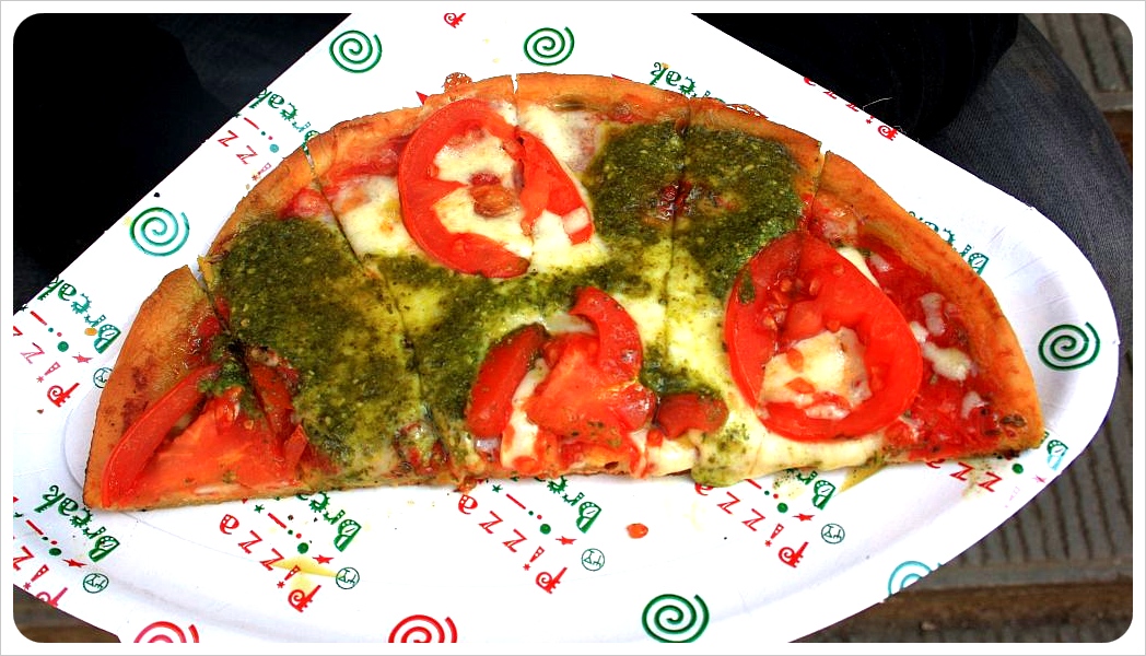 pizza en el pesto