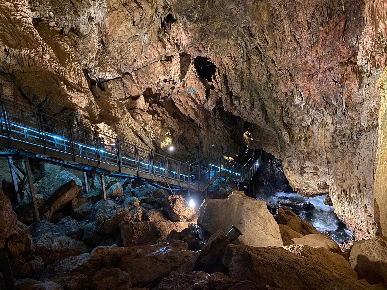 Las mejores cosas que hacer en Ginebra Excursiones de un día en las cuevas de Vallorbe