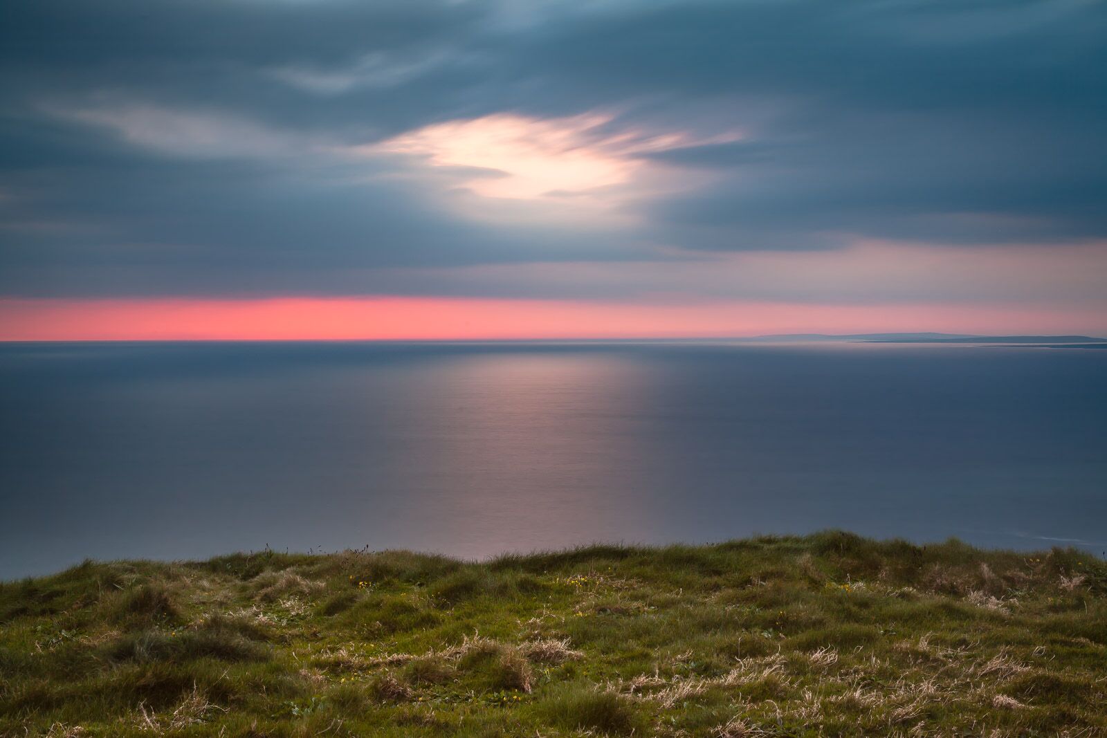 Vista de las islas Aran desde los acantilados de Moher