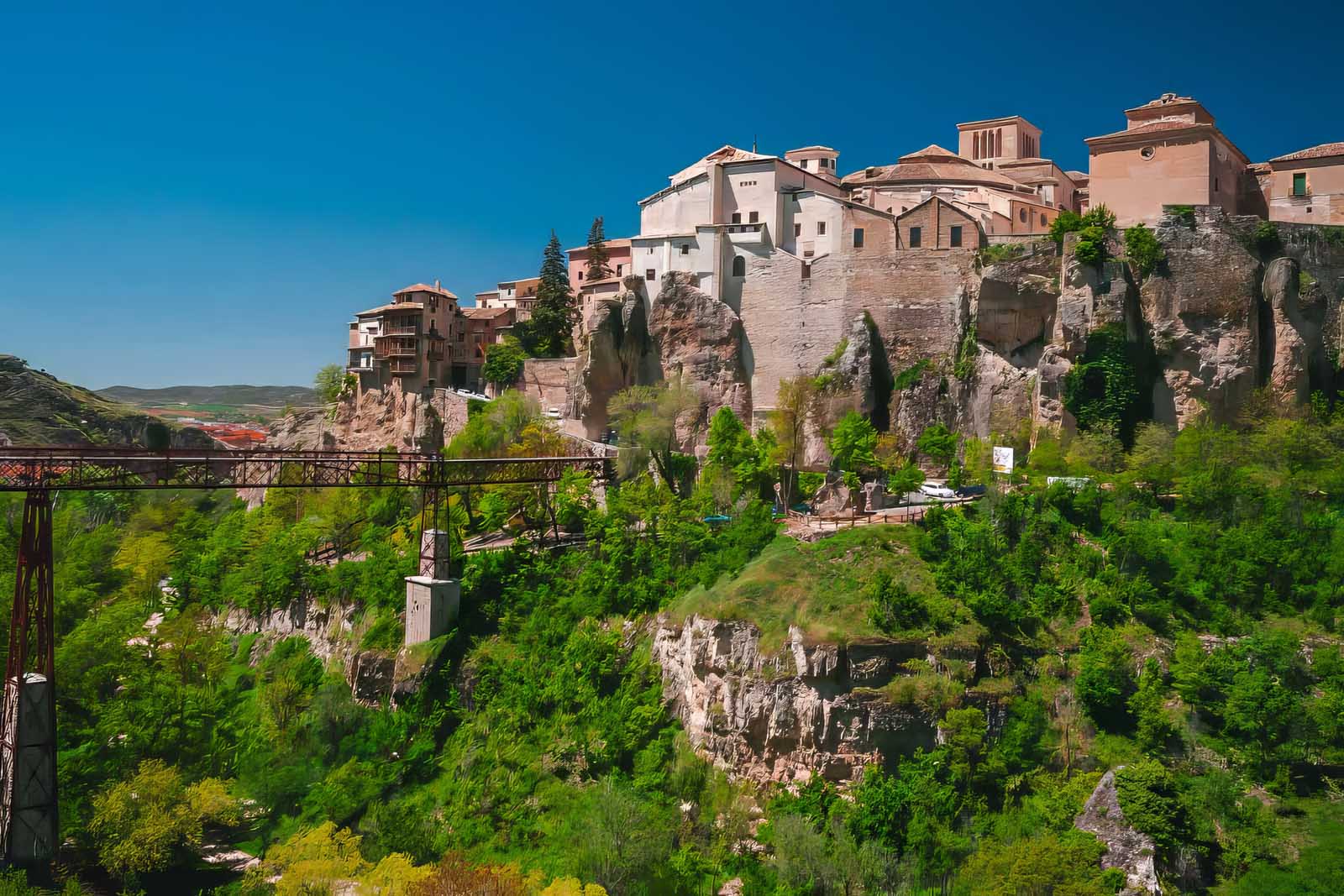 Las mejores excursiones de un día desde Madrid Edificios históricos en Cuenca