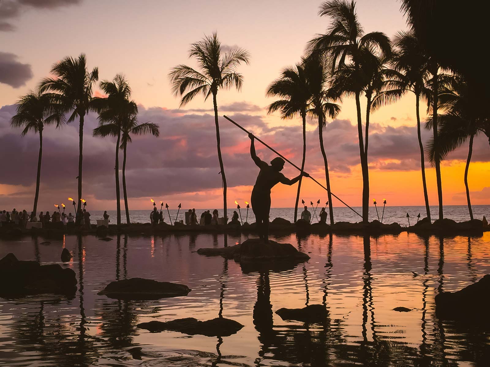 Surf de pádel guiado en el Grand Wailea Maui, un Waldorf Astoria Resort