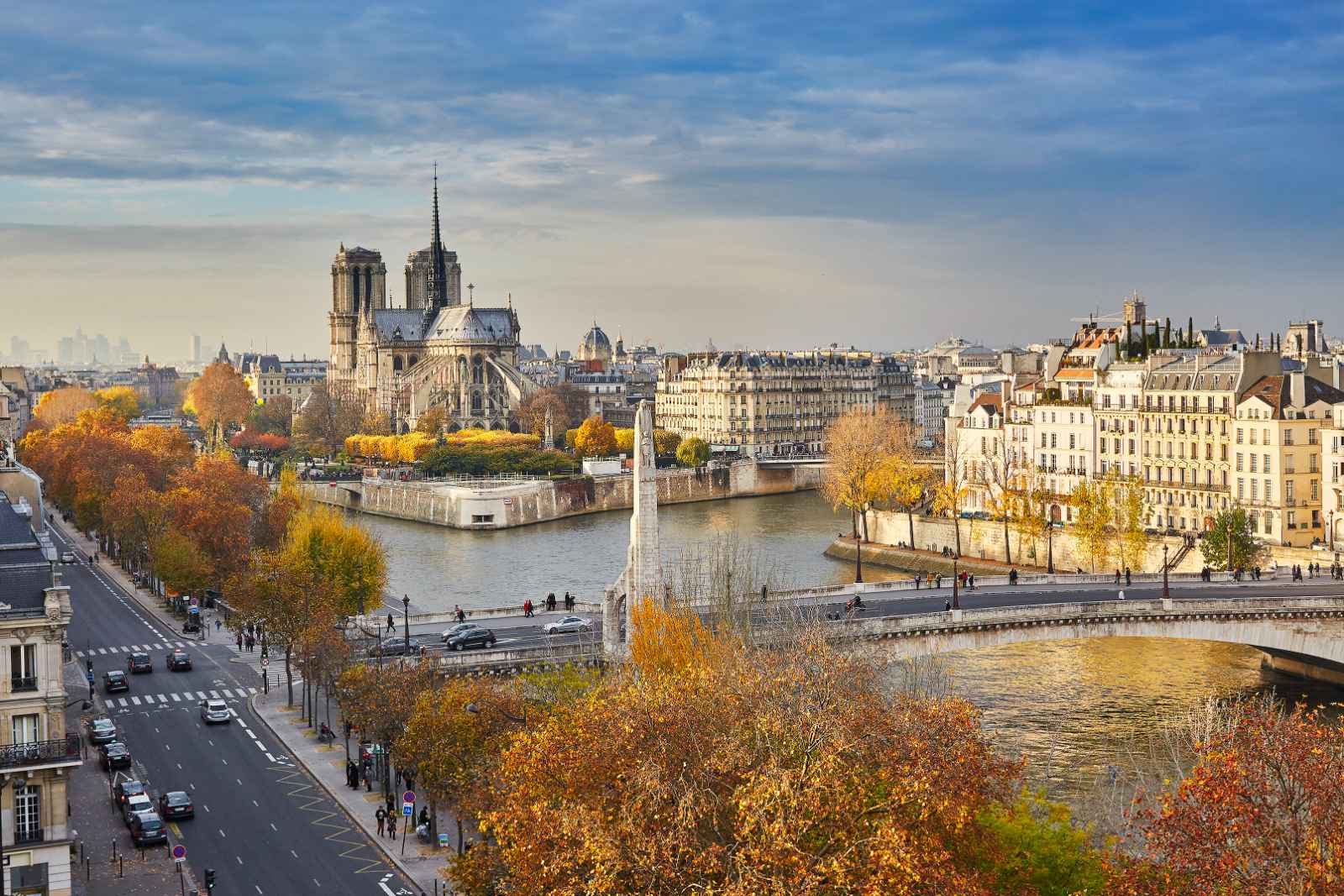 París en octubre Notre Dame en otoño