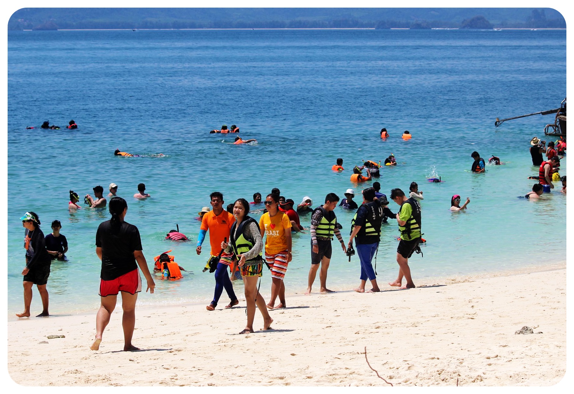 turistas koh poda