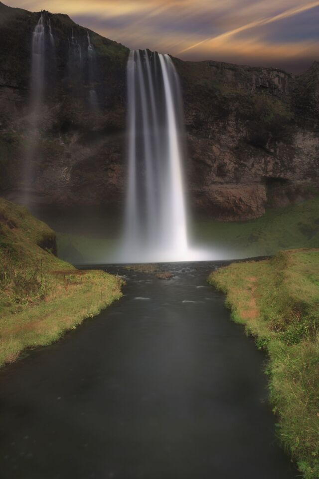 Seljalandsfoss al atardecer en Islandia