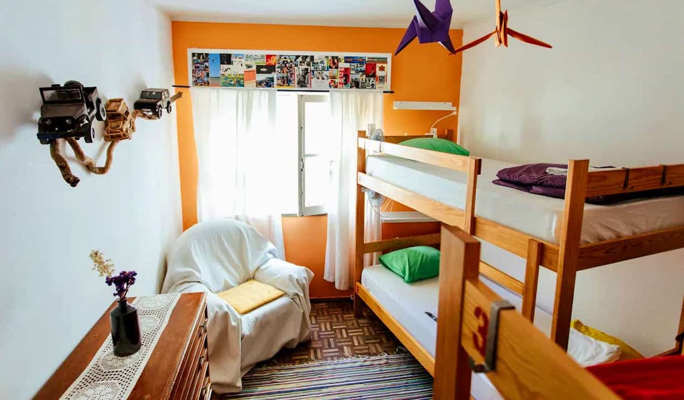 Un pequeño dormitorio en el Olive Hostel de Lagos, Portugal