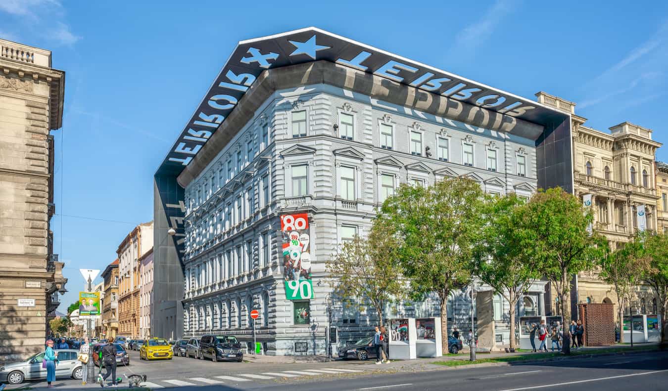 El edificio del Museo del Terror en la zona de Terézváros de Budapest, Hungría