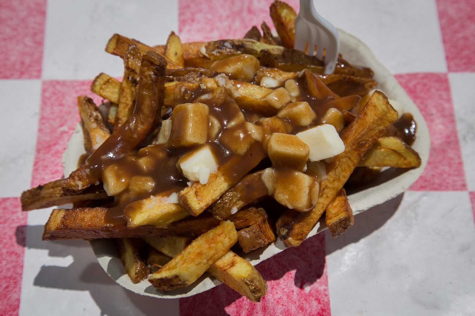 mejor poutine de comida tradicional canadiense