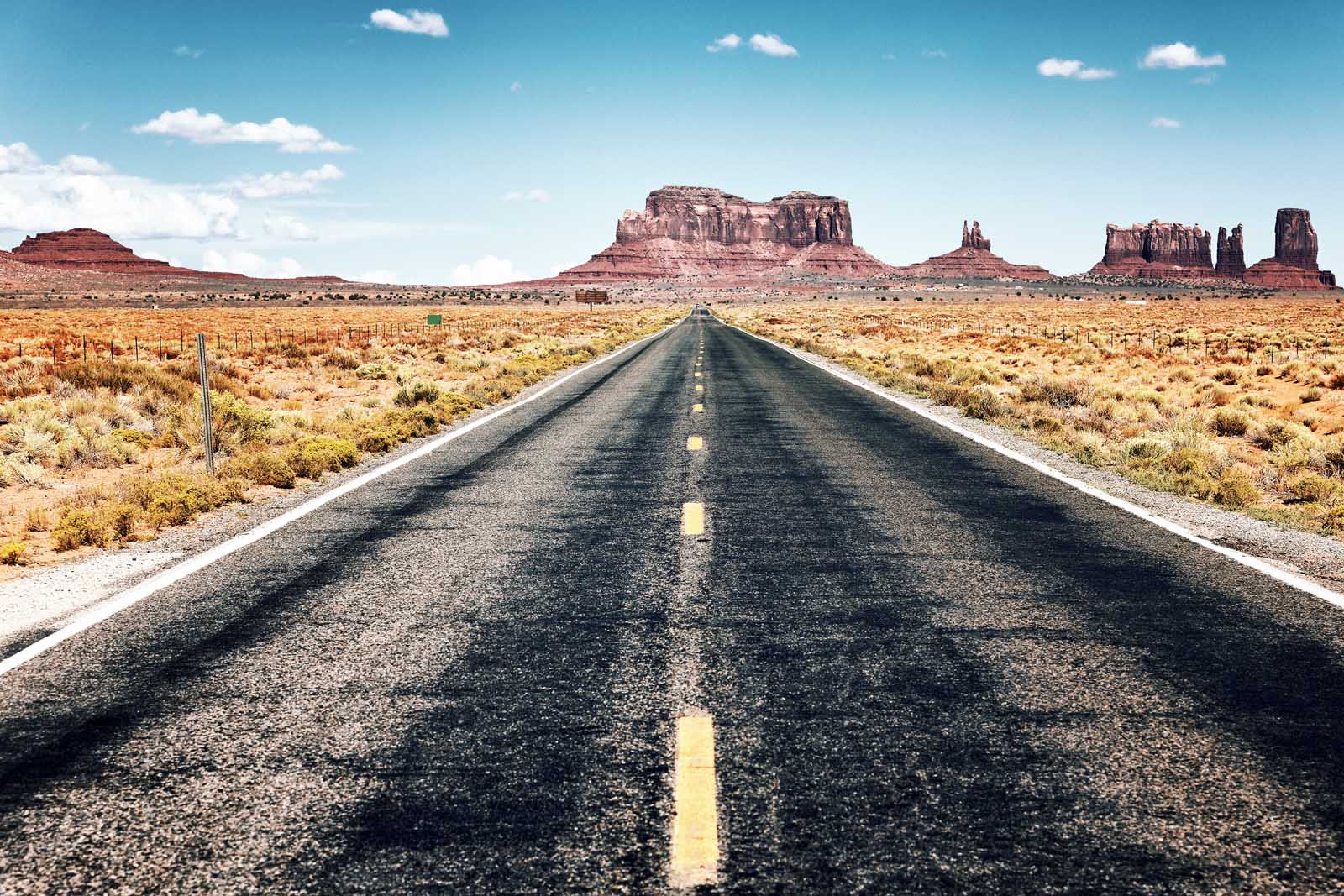 Carretera larga en Monument Valley Utah