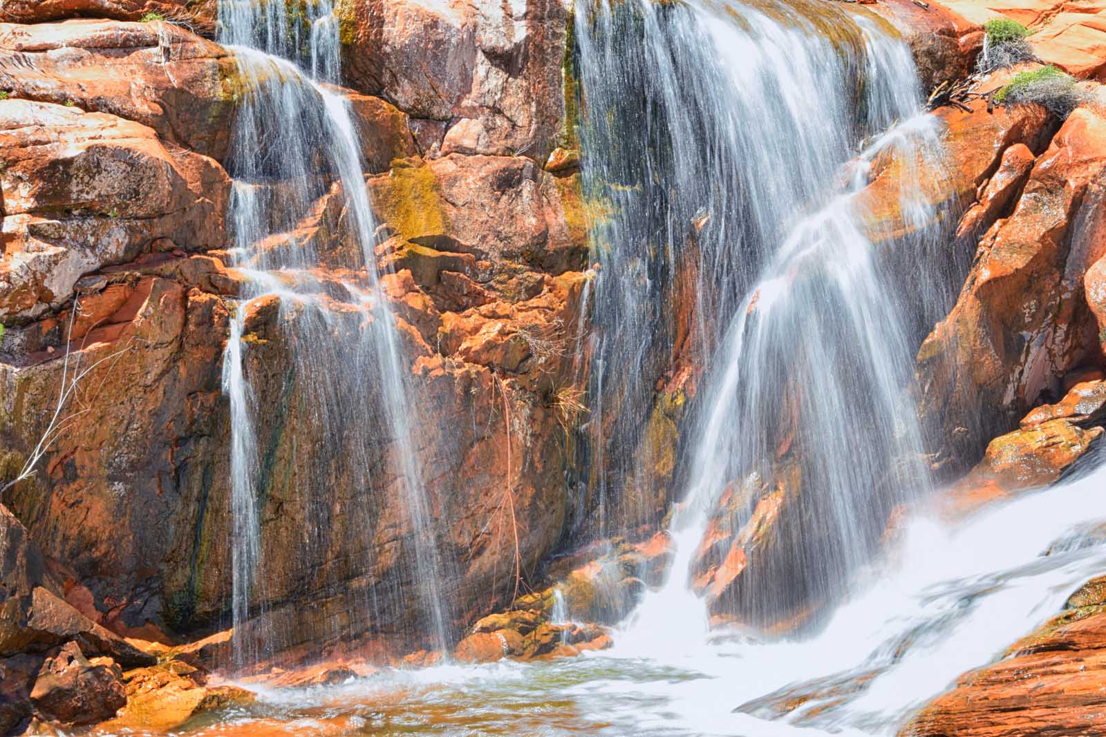 Cascada en el Gunlock State Park en Utah