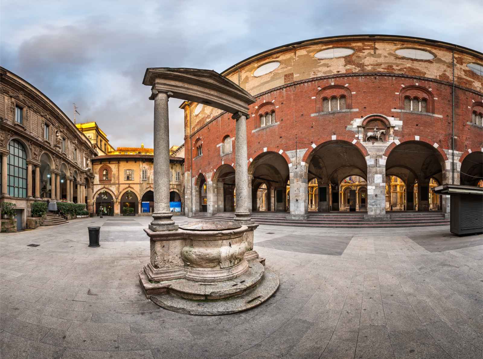 Qué hacer en Milán Piazza Mercanti